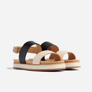 Nisolo Go-To Flatform Sandals in Bone/Black, size 5